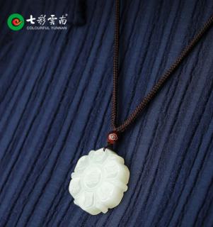 七彩云南吊坠_绿沁冰心透彻骨,天工翡翠送福来